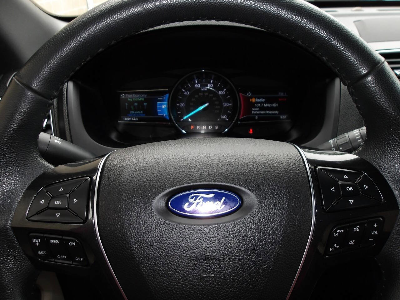 Used 2018 Ford Explorer Limited image 18