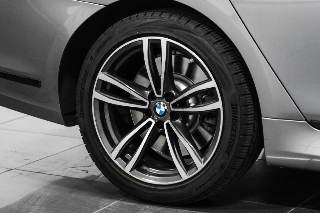 Used 2021 BMW 750i xDrive w/ M Sport Package AWD/4WD image 59
