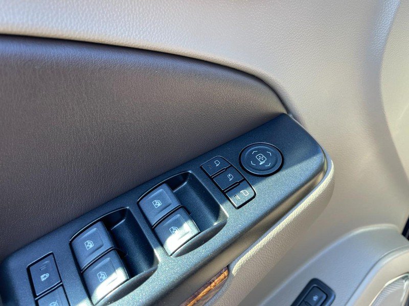 Used 2020 Chevrolet Suburban Premier AWD/4WD image 22