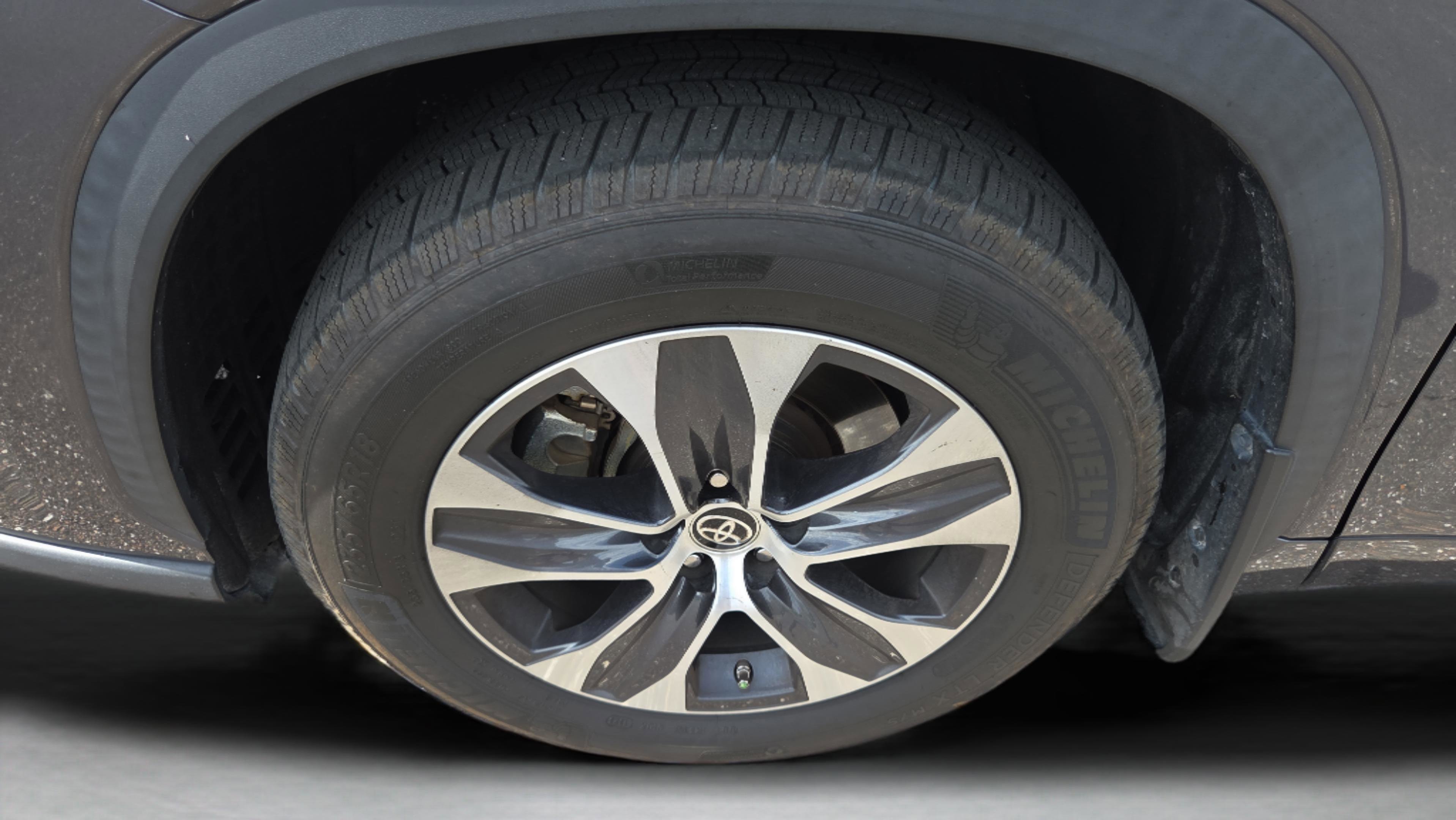 Used 2020 Toyota Highlander XLE image 35