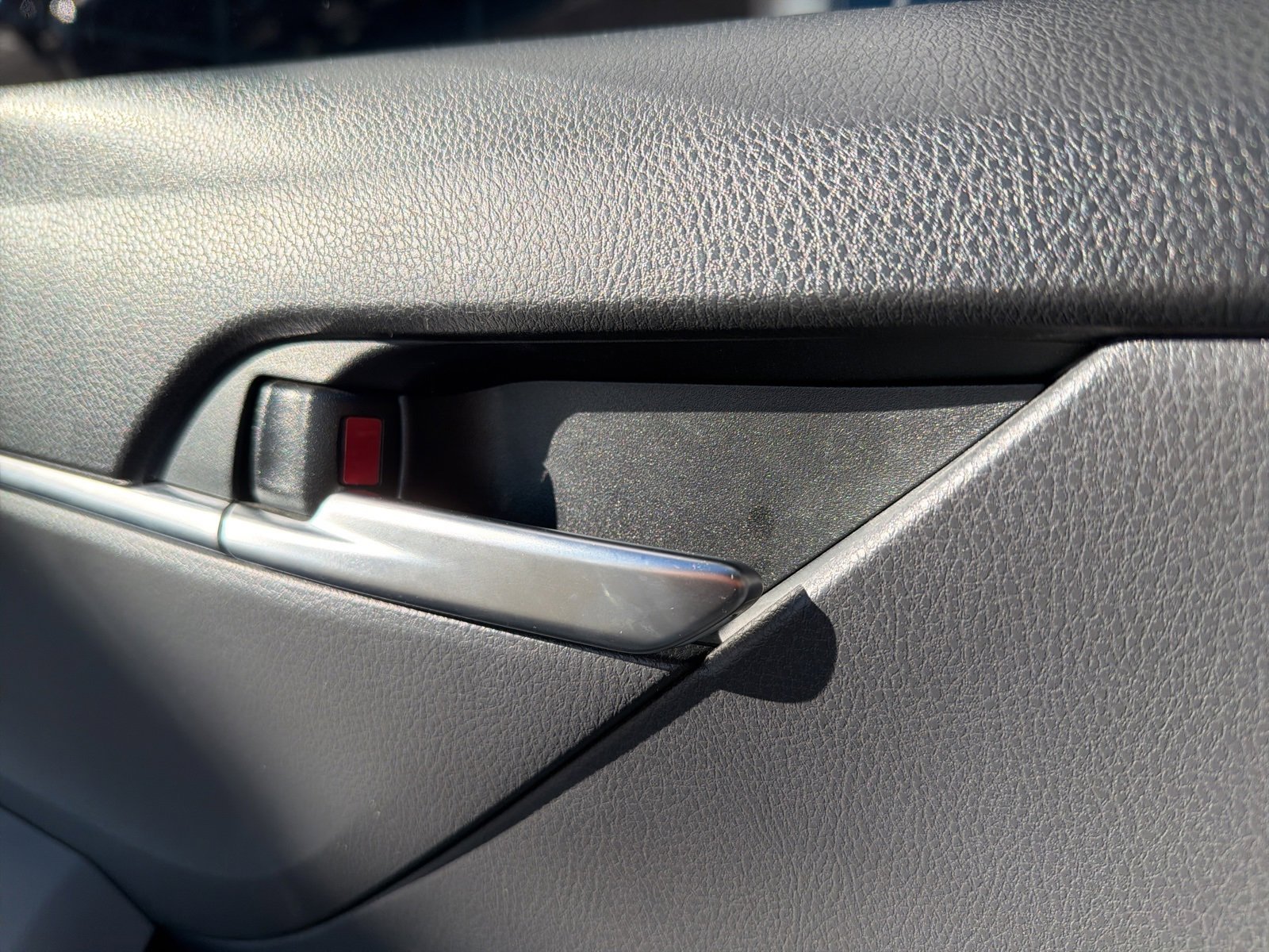 Used 2020 Toyota Camry LE image 76