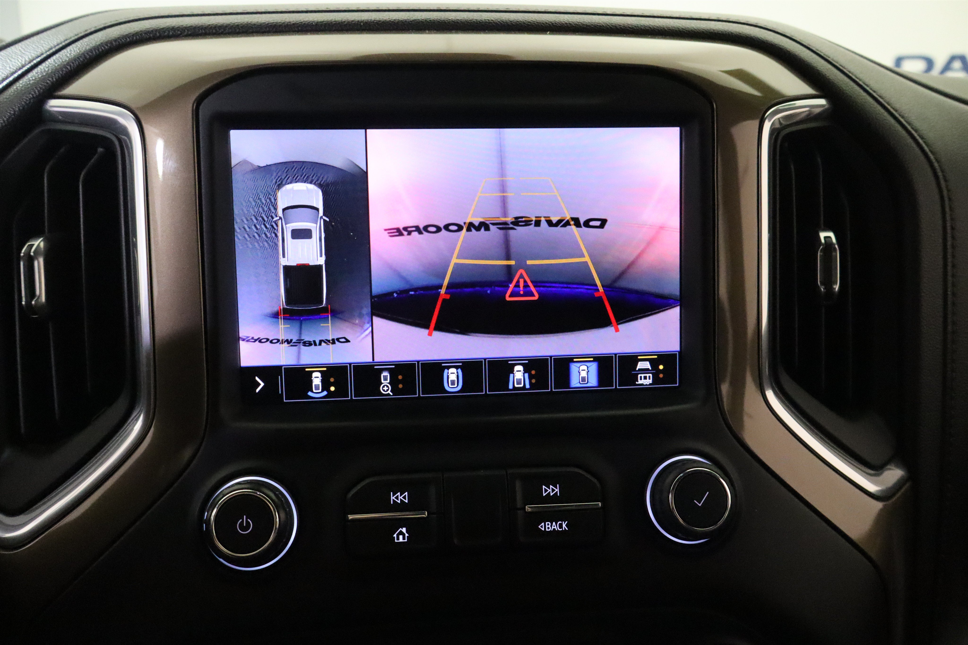 Used 2020 Chevrolet Silverado 1500 High Country w/ Technology Package AWD/4WD image 25