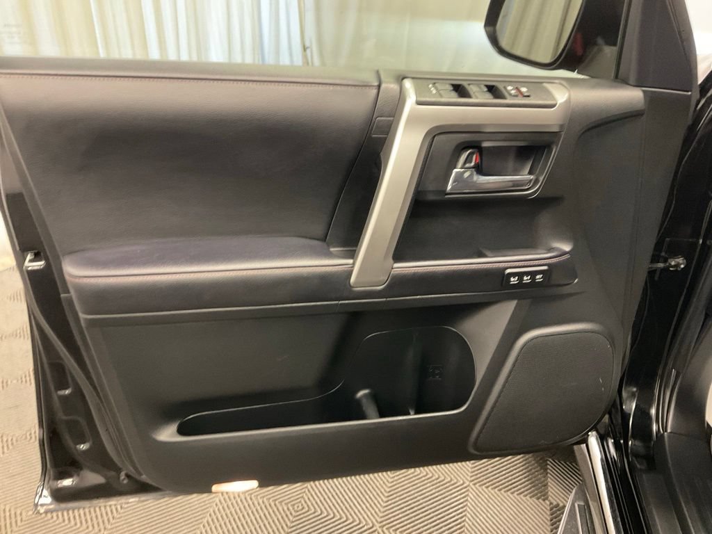 Used 2022 Toyota 4Runner Limited AWD/4WD image 9