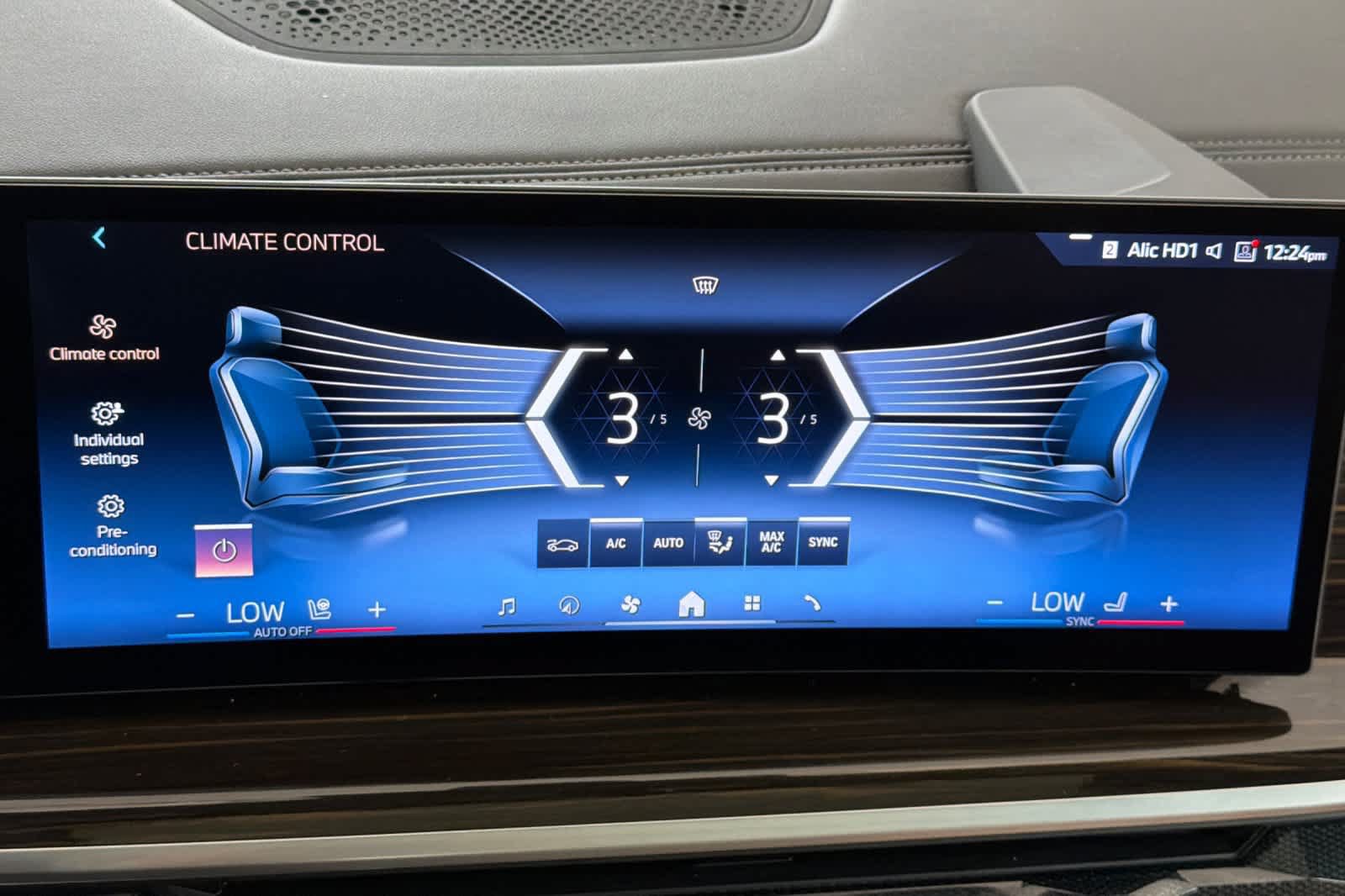 Used 2024 BMW X7 xDrive40i w/ M Sport Package AWD/4WD image 21