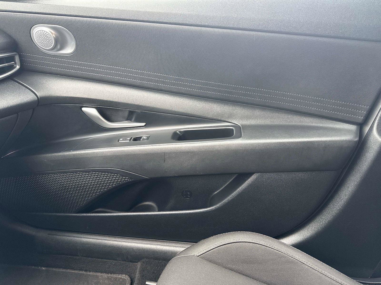 Used 2022 Hyundai Elantra SEL image 22