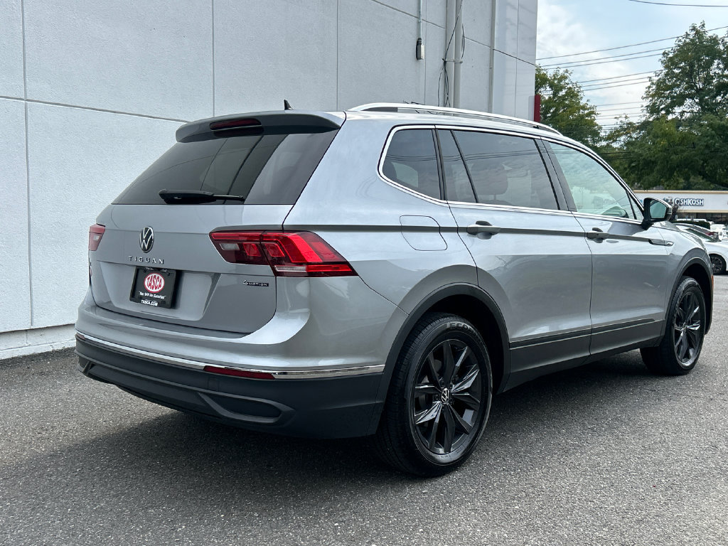 Used 2024 Volkswagen Tiguan SE AWD/4WD image 4