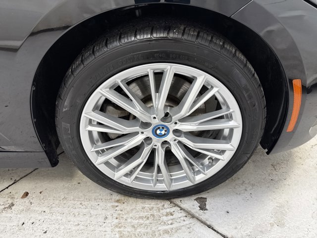 Used 2024 BMW 330e xDrive image 32