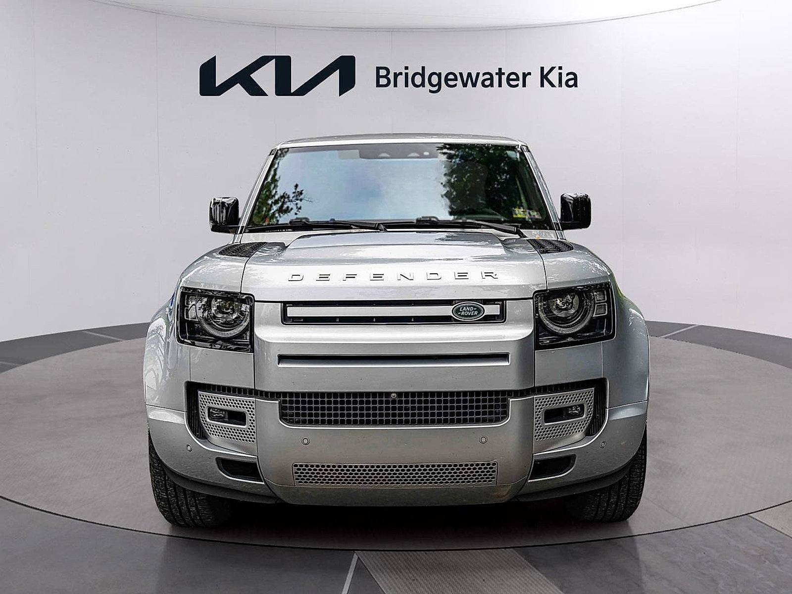 Used 2022 Land Rover Defender 110 XS Edition AWD/4WD image 2