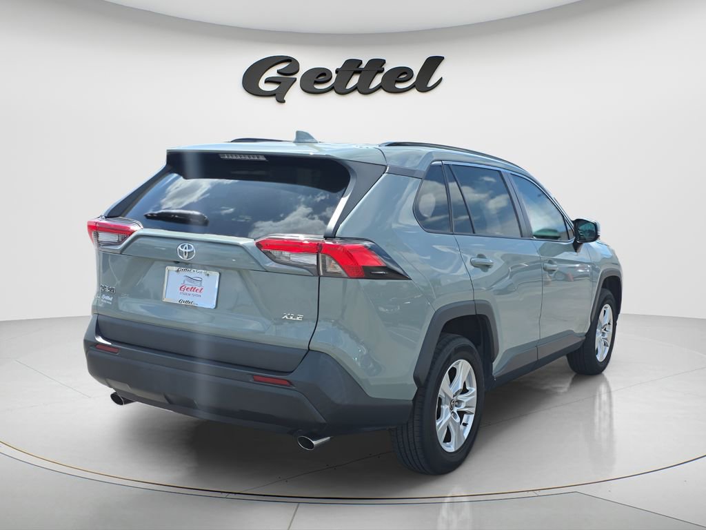 Used 2021 Toyota RAV4 XLE w/ Convenience Package FWD image 4