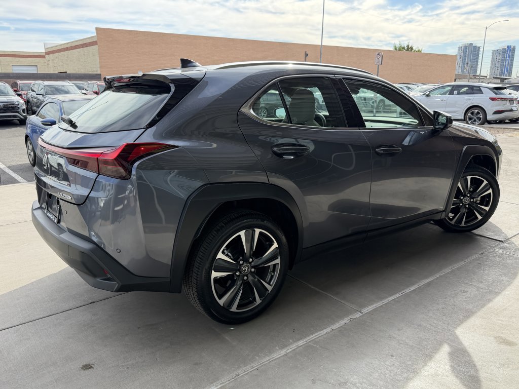 Used 2024 Lexus UX 250h FWD image 4
