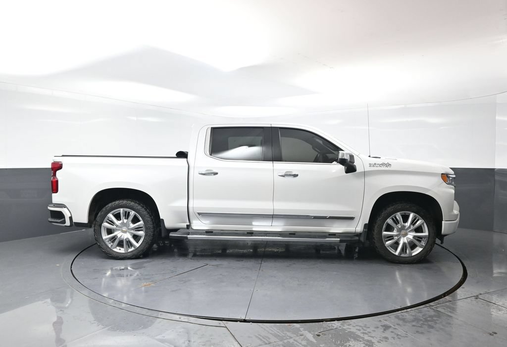 Used 2022 Chevrolet Silverado 1500 High Country w/ High Country Premium Package AWD/4WD image 4