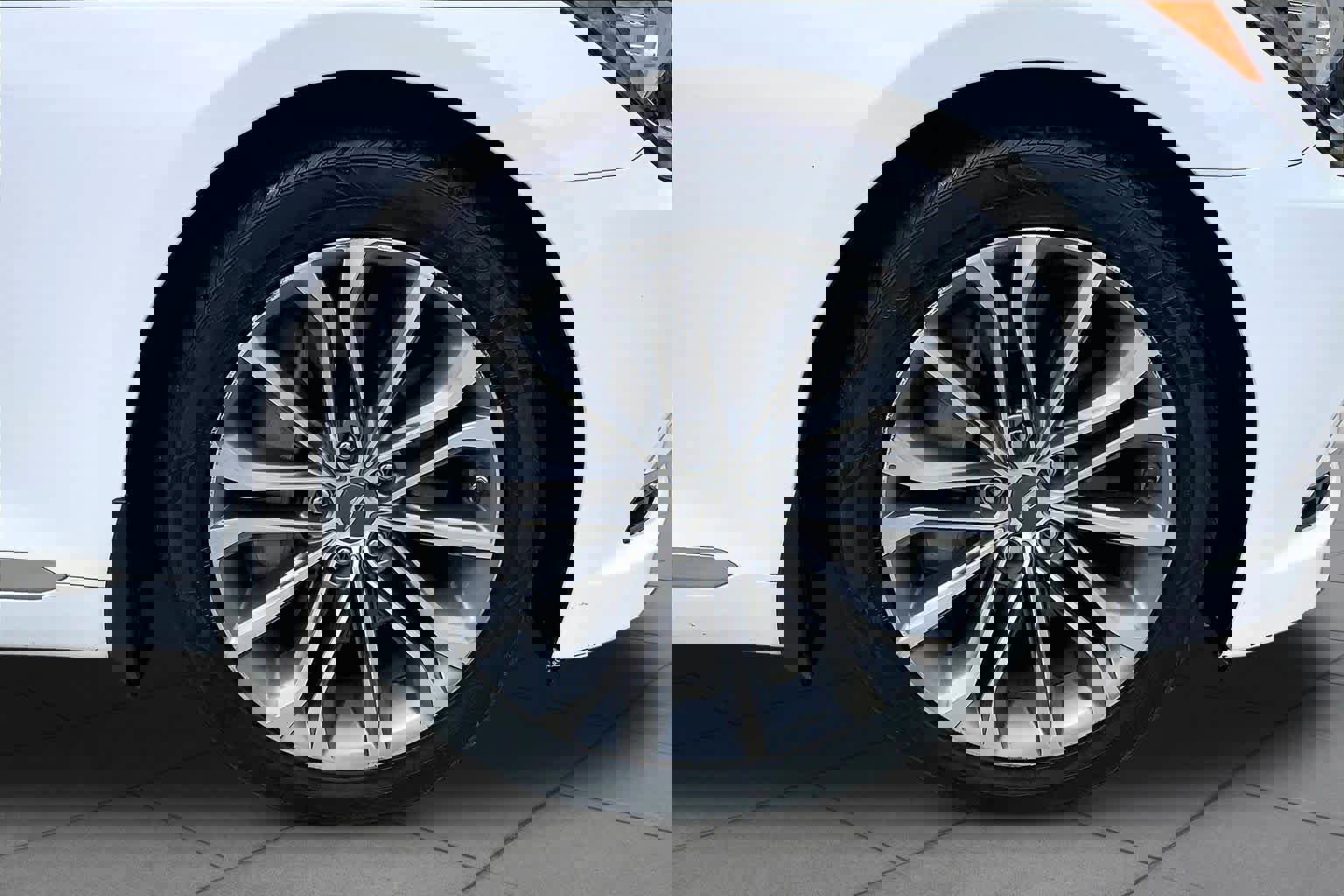 Used 2016 Hyundai Genesis 3.8 w/ Option Group 04 RWD image 10