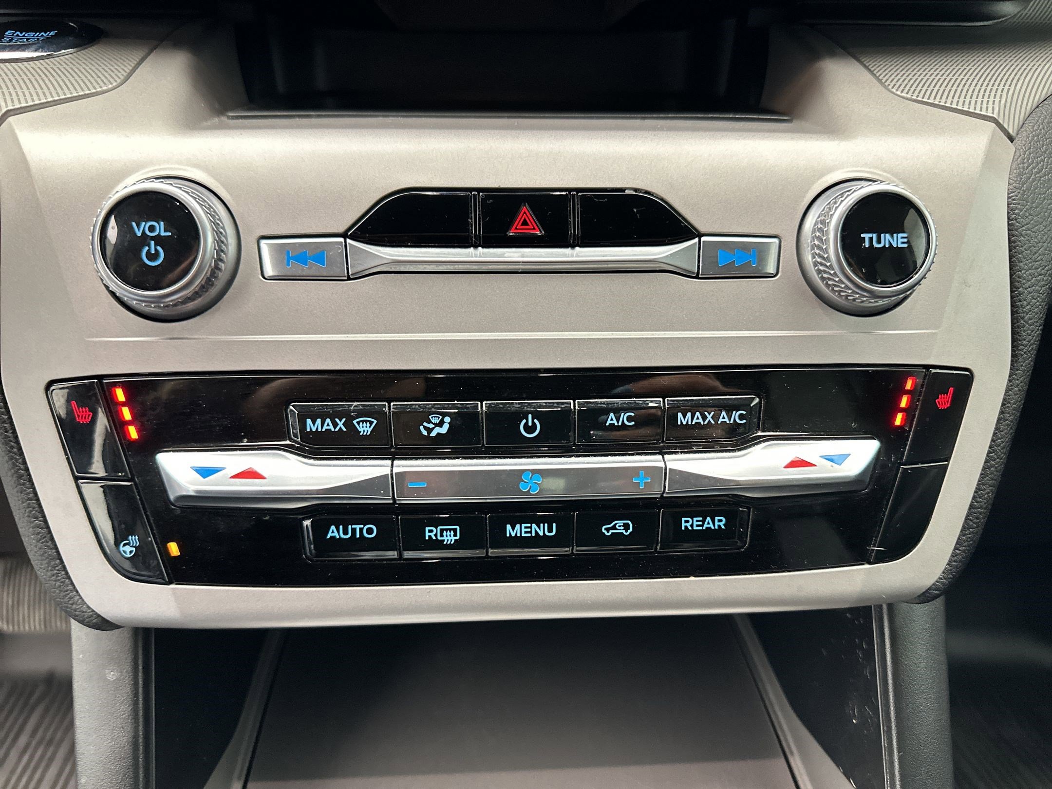 Used 2023 Ford Explorer XLT w/ Equipment Group 202A image 18