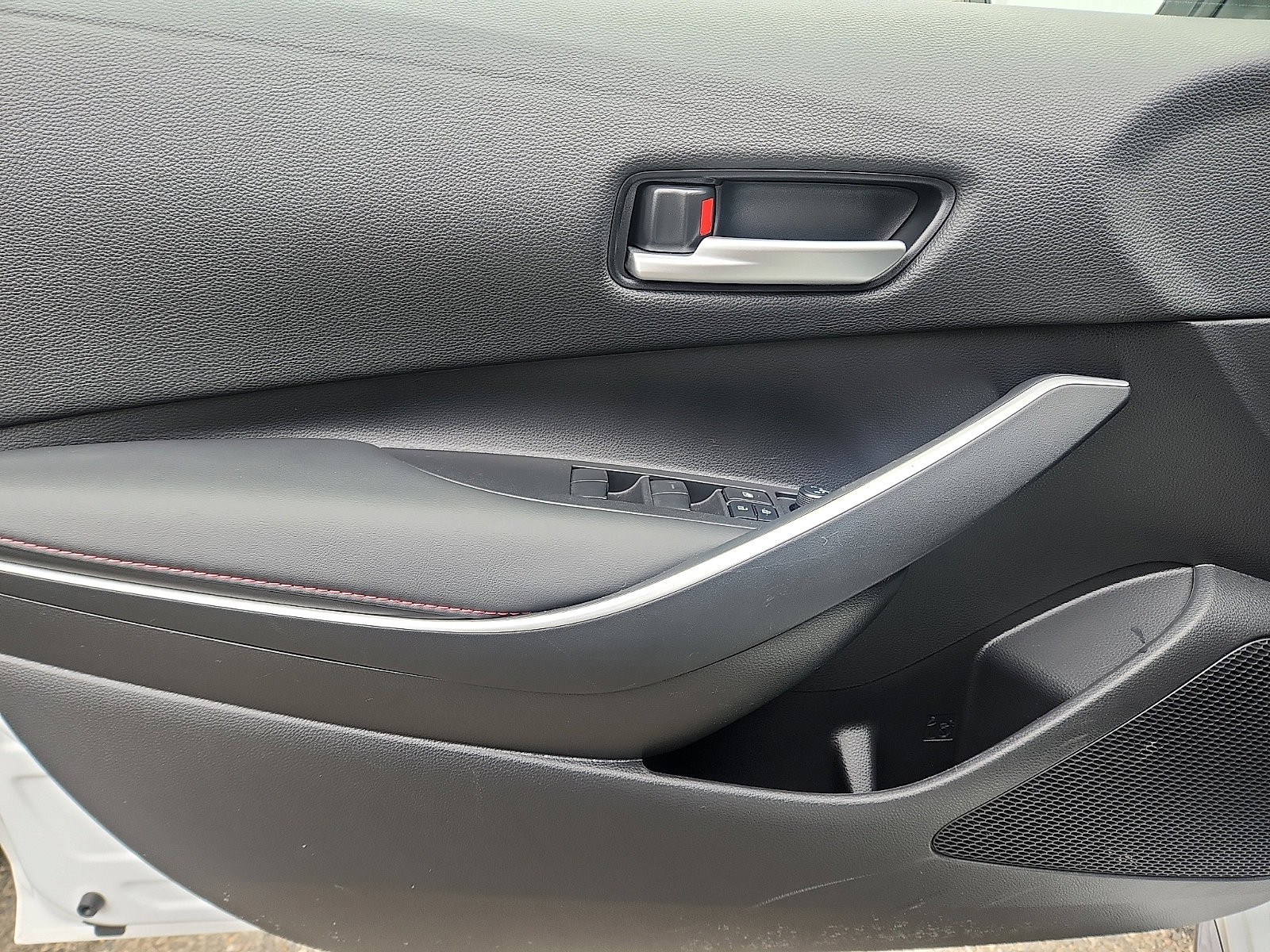 Used 2025 Toyota Corolla SE image 13