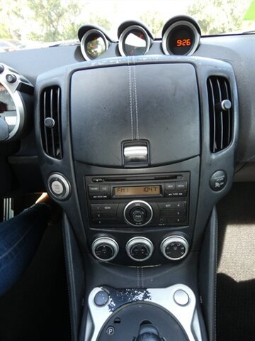 Used 2010 Nissan 370Z Coupe RWD image 32