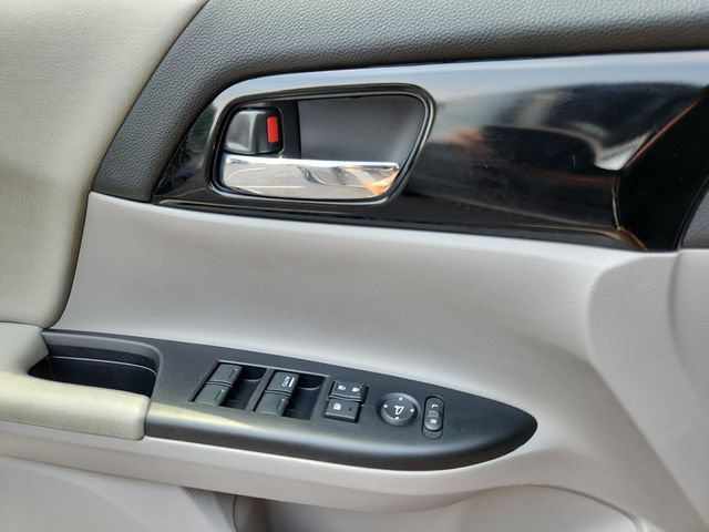 Used 2017 Honda Accord LX image 13