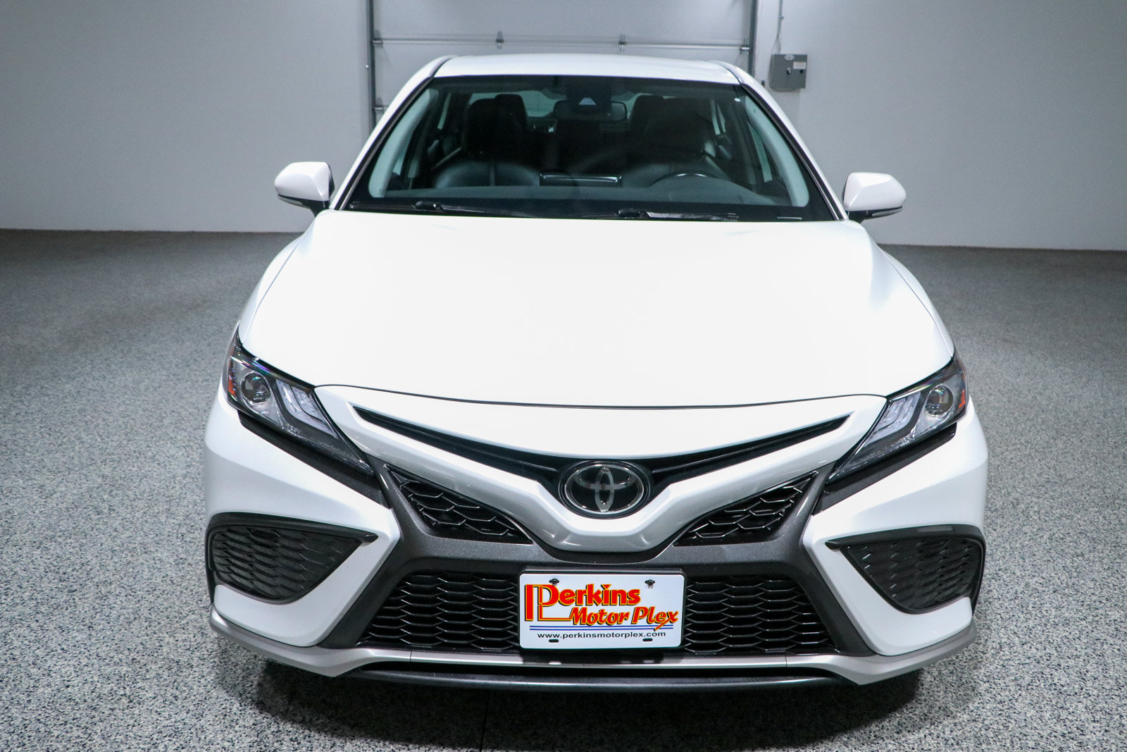 Used 2023 Toyota Camry XSE FWD image 4