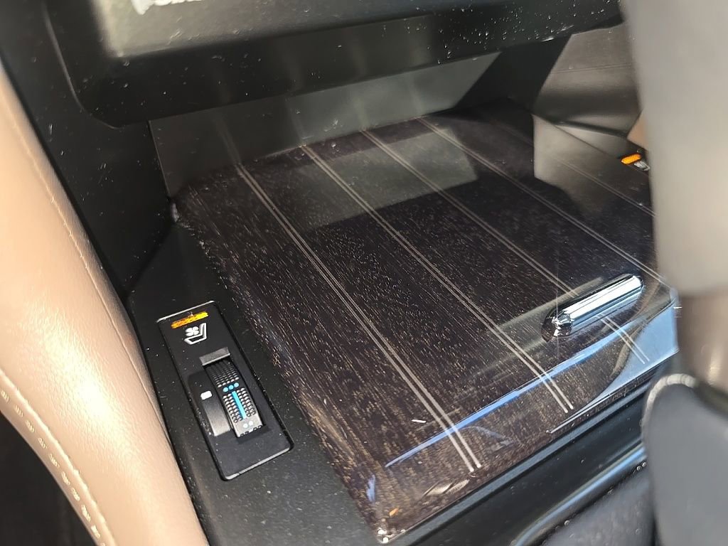 Used 2023 Lexus GX 460 Premium w/ Accessory Package image 11