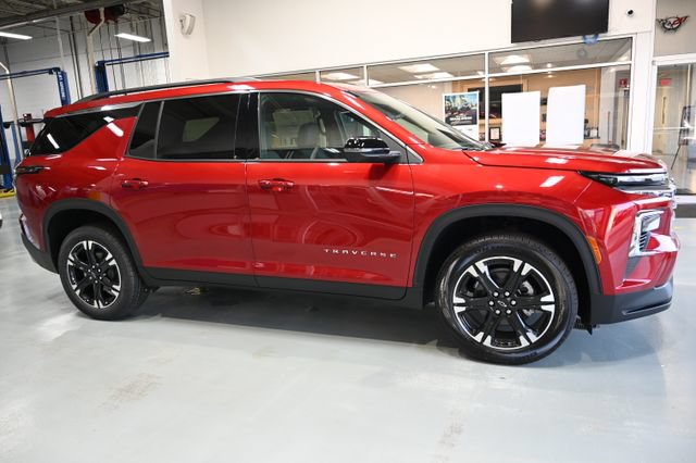 New 2027 Chevrolet Traverse LT w/ Sun and Wheel Package FWD image 4