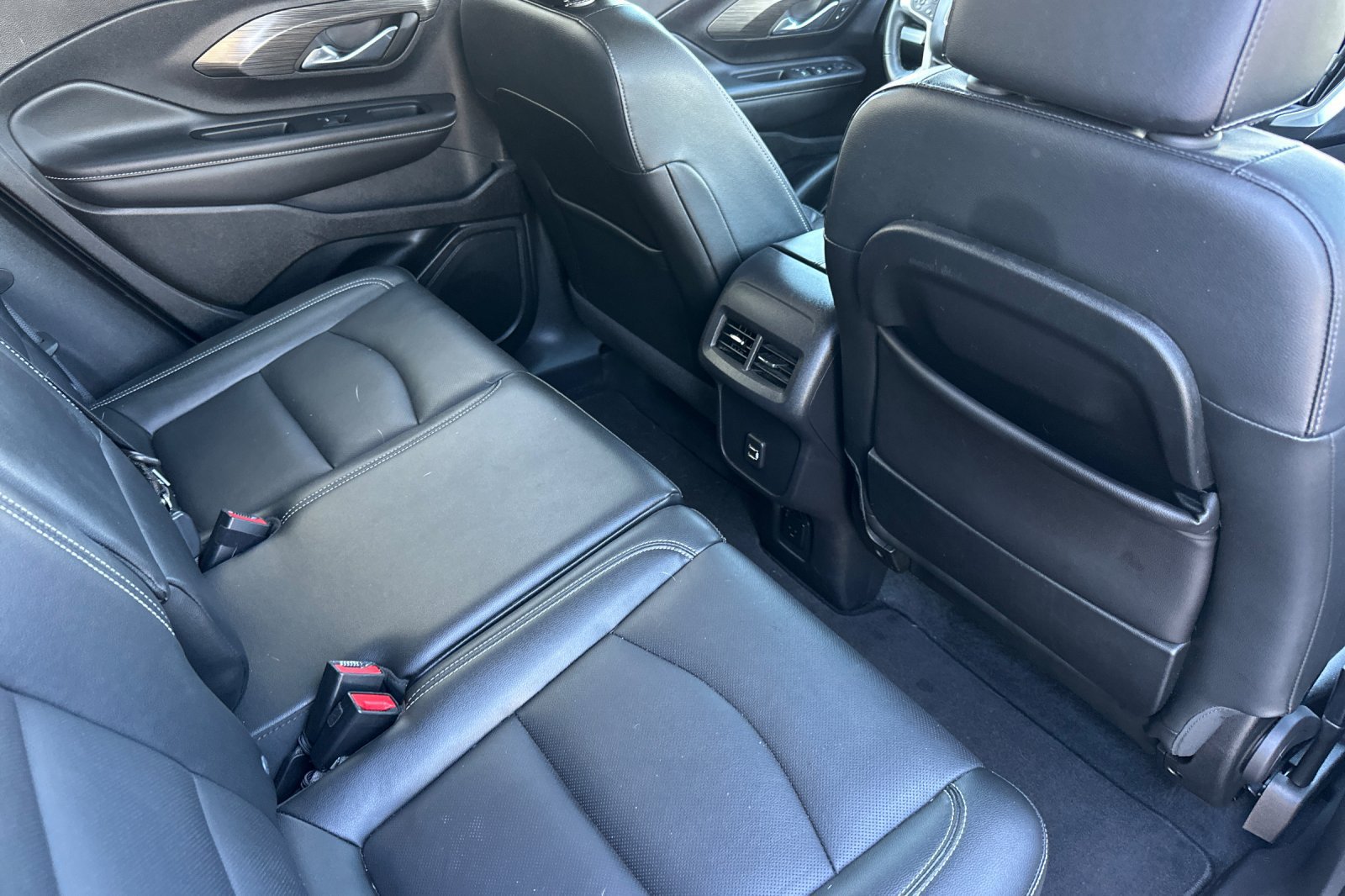Used 2024 GMC Terrain SLT FWD image 18