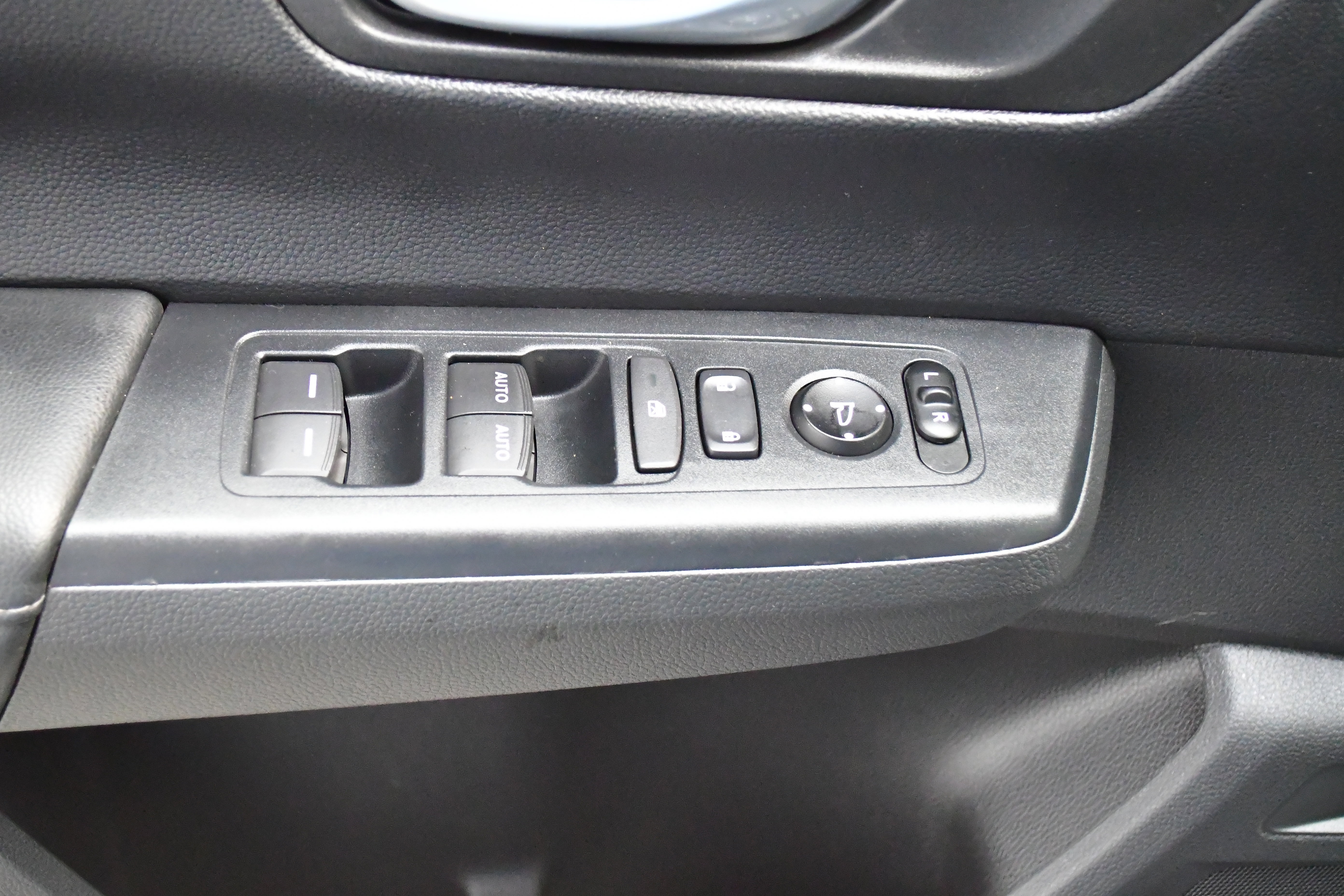 Used 2023 Honda CR-V EX image 16