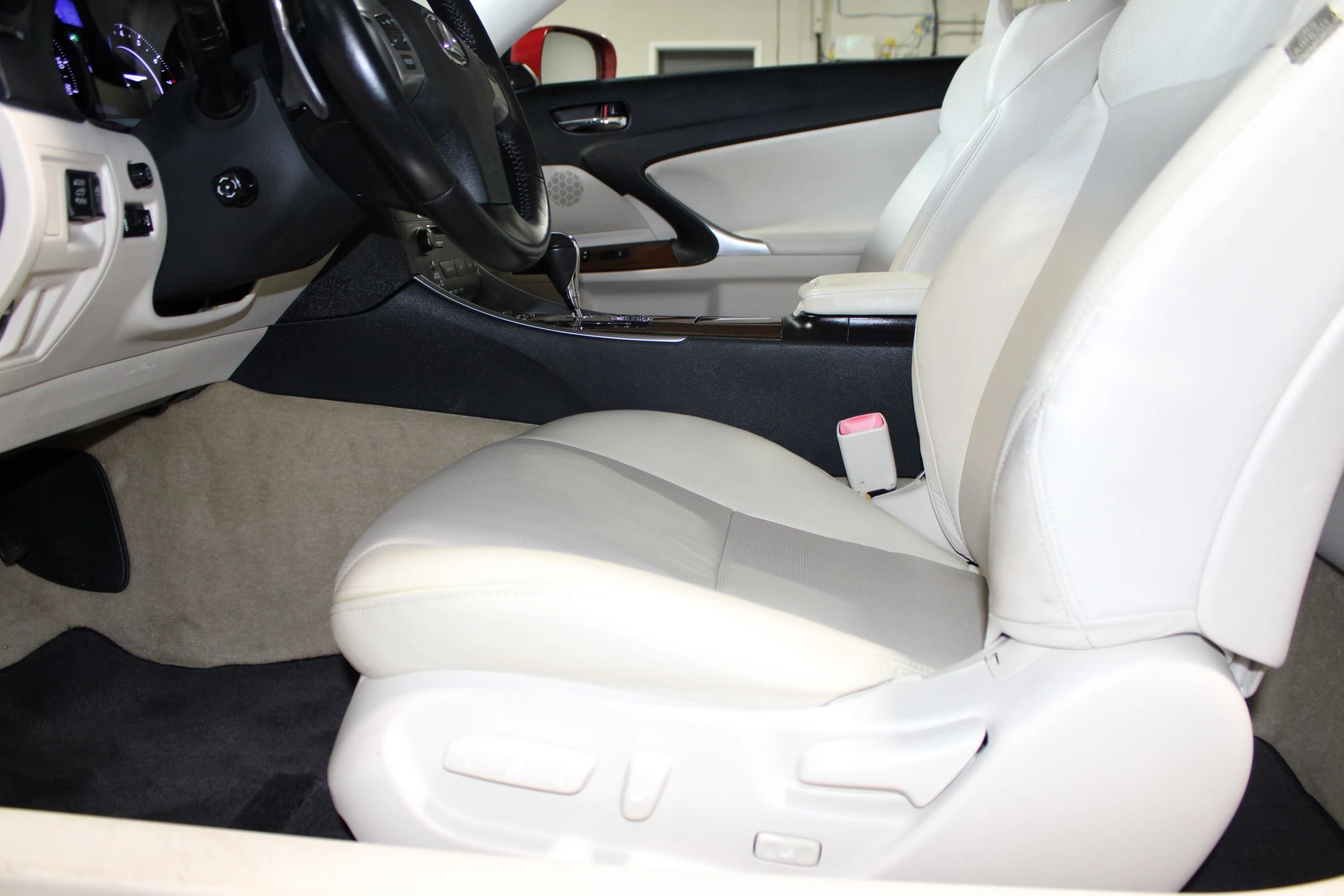 Used 2011 Lexus IS 350C RWD image 26