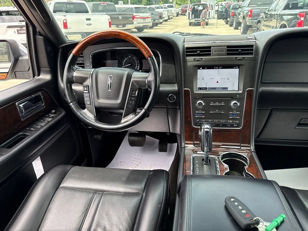 Used 2017 Lincoln Navigator Select AWD/4WD image 12