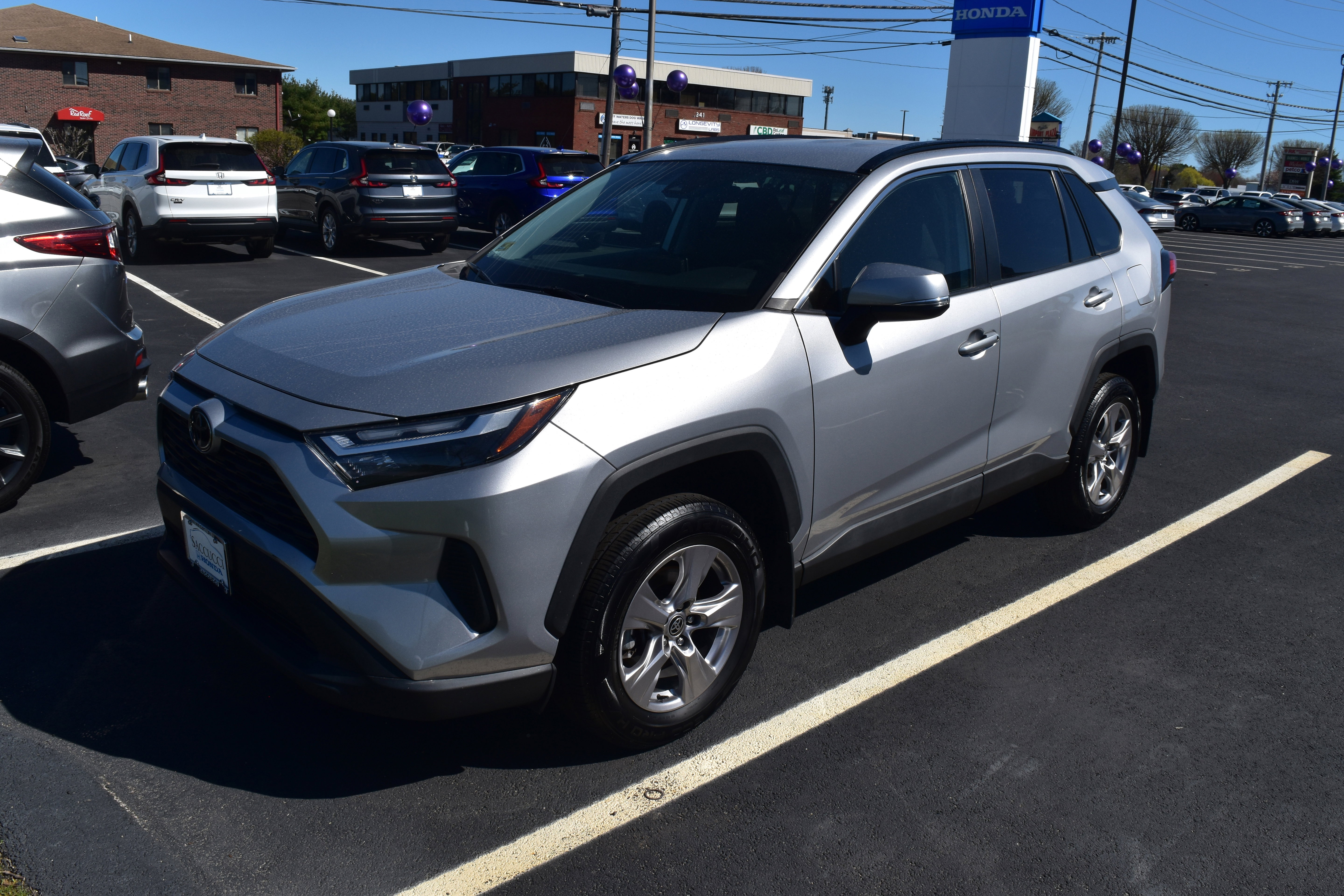Used 2022 Toyota RAV4 XLE AWD/4WD image 1