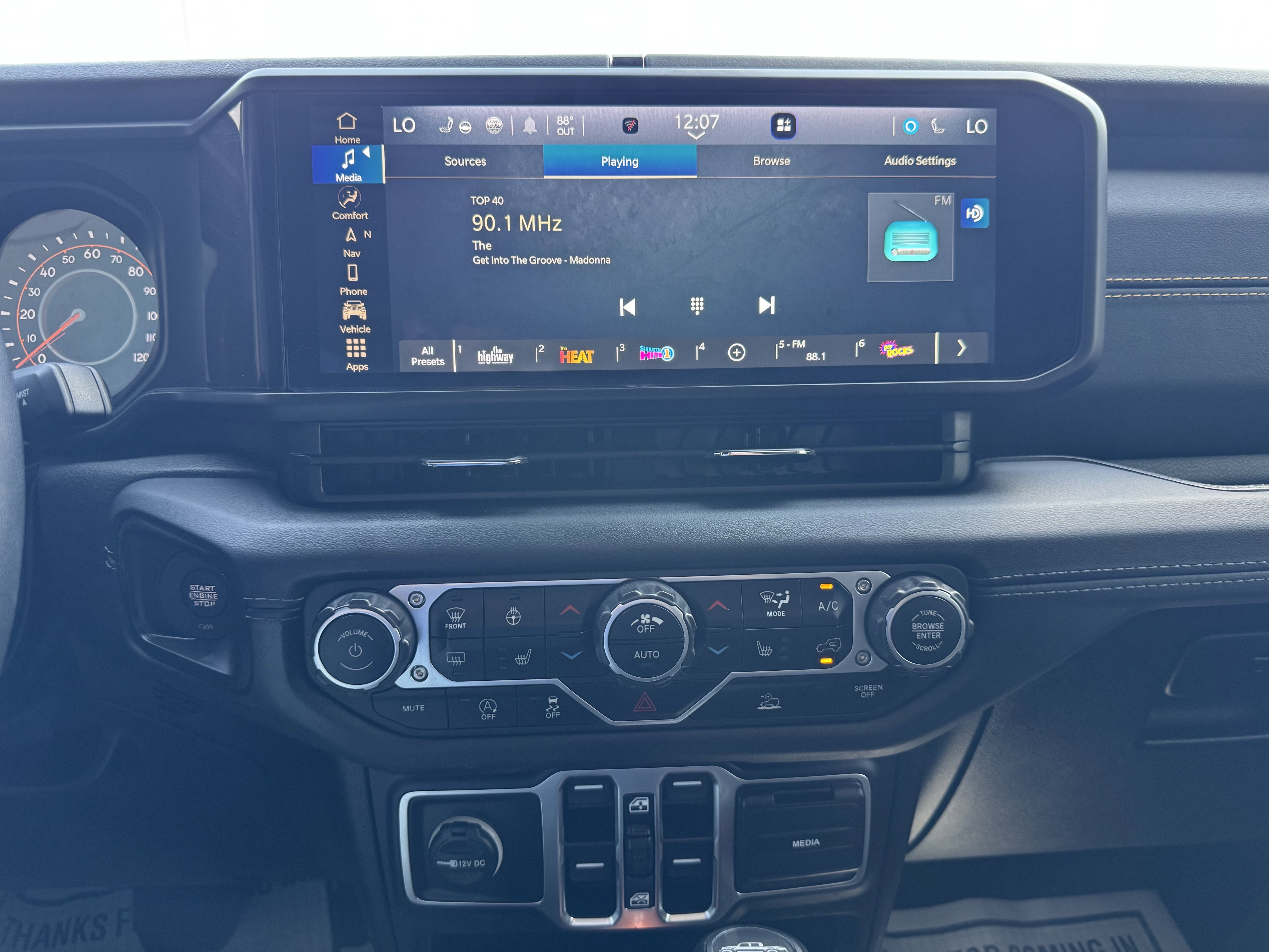 Used 2025 Jeep Gladiator Sport image 13