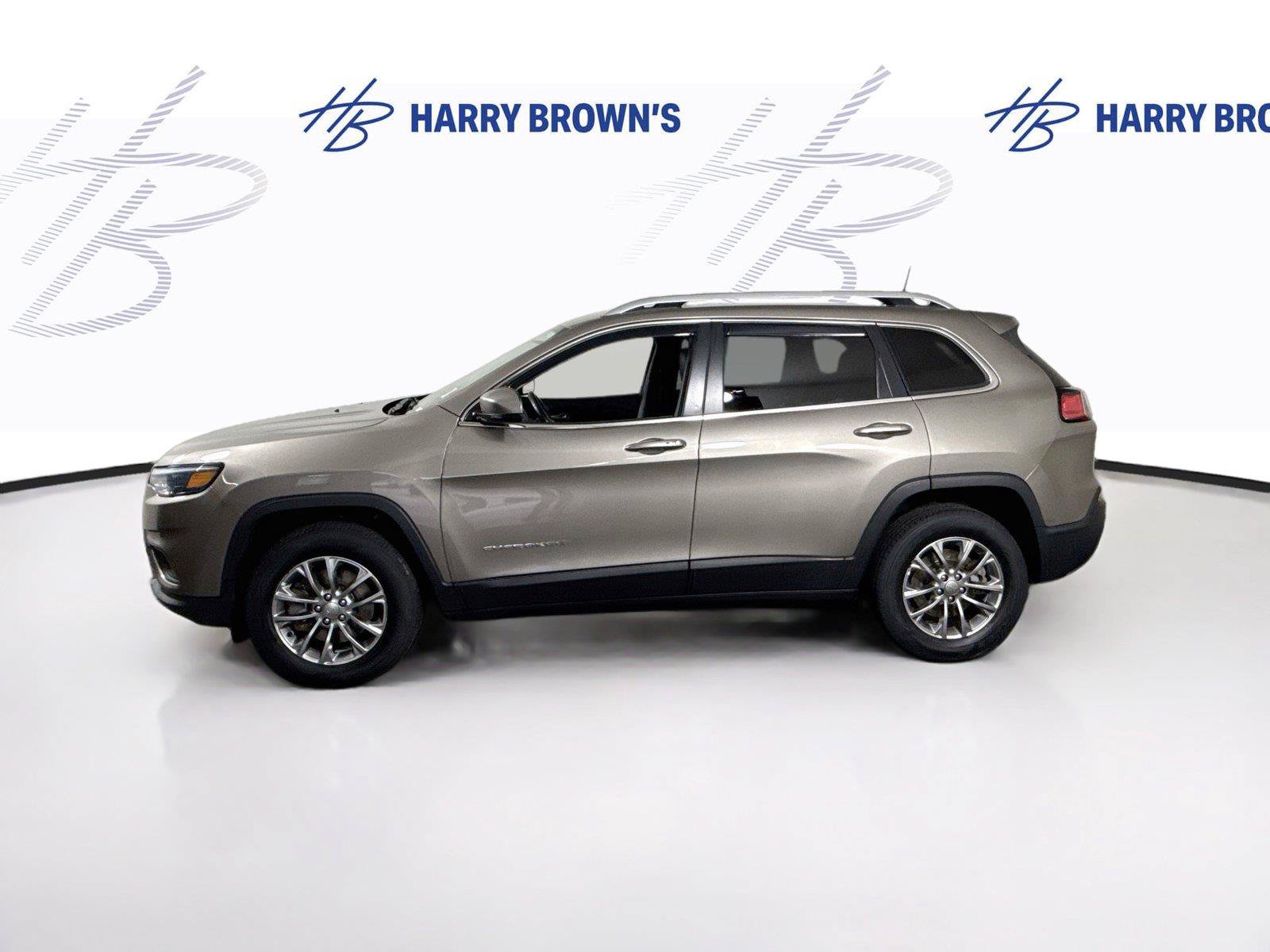 Used 2019 Jeep Cherokee Latitude Plus w/ Cold Weather Group AWD/4WD image 26