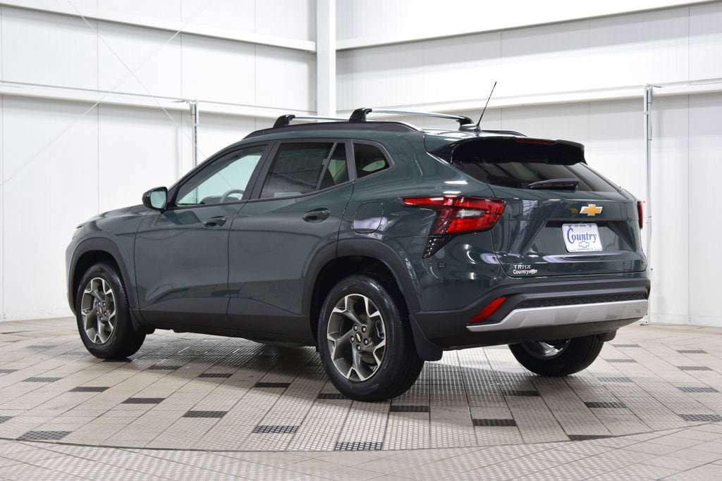 New 2026 Chevrolet Trax LT w/ Sunroof Package FWD image 6