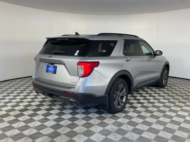 Used 2021 Ford Explorer XLT w/ XLT Sport Appearance Package AWD/4WD image 16
