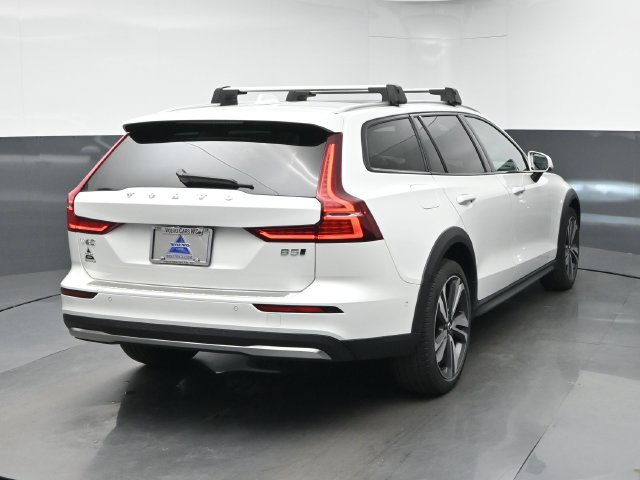 Used 2024 Volvo V60 B5 Cross Country Plus w/ Protection Package Premier AWD/4WD image 8