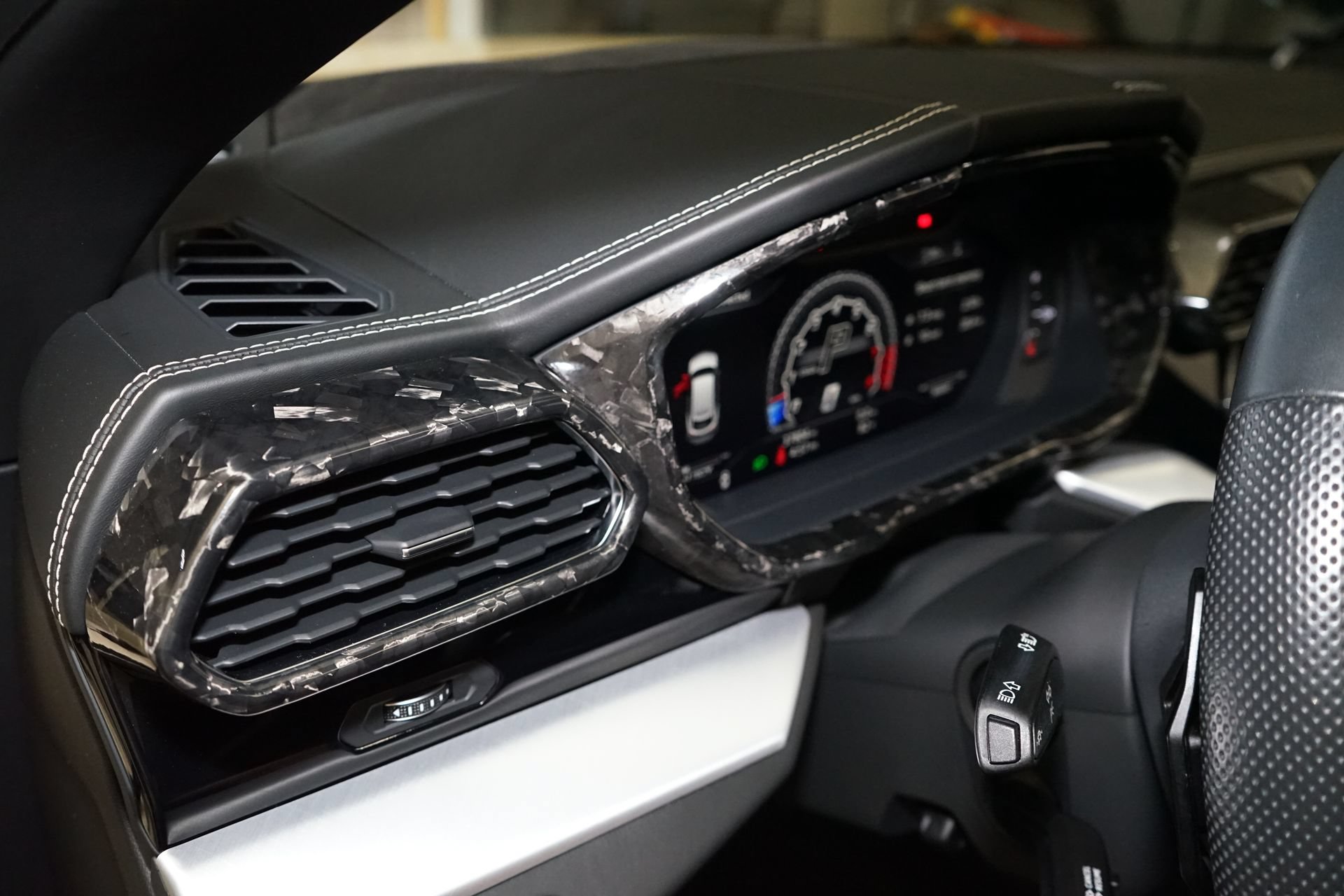 Used 2019 Lamborghini Urus AWD/4WD image 27
