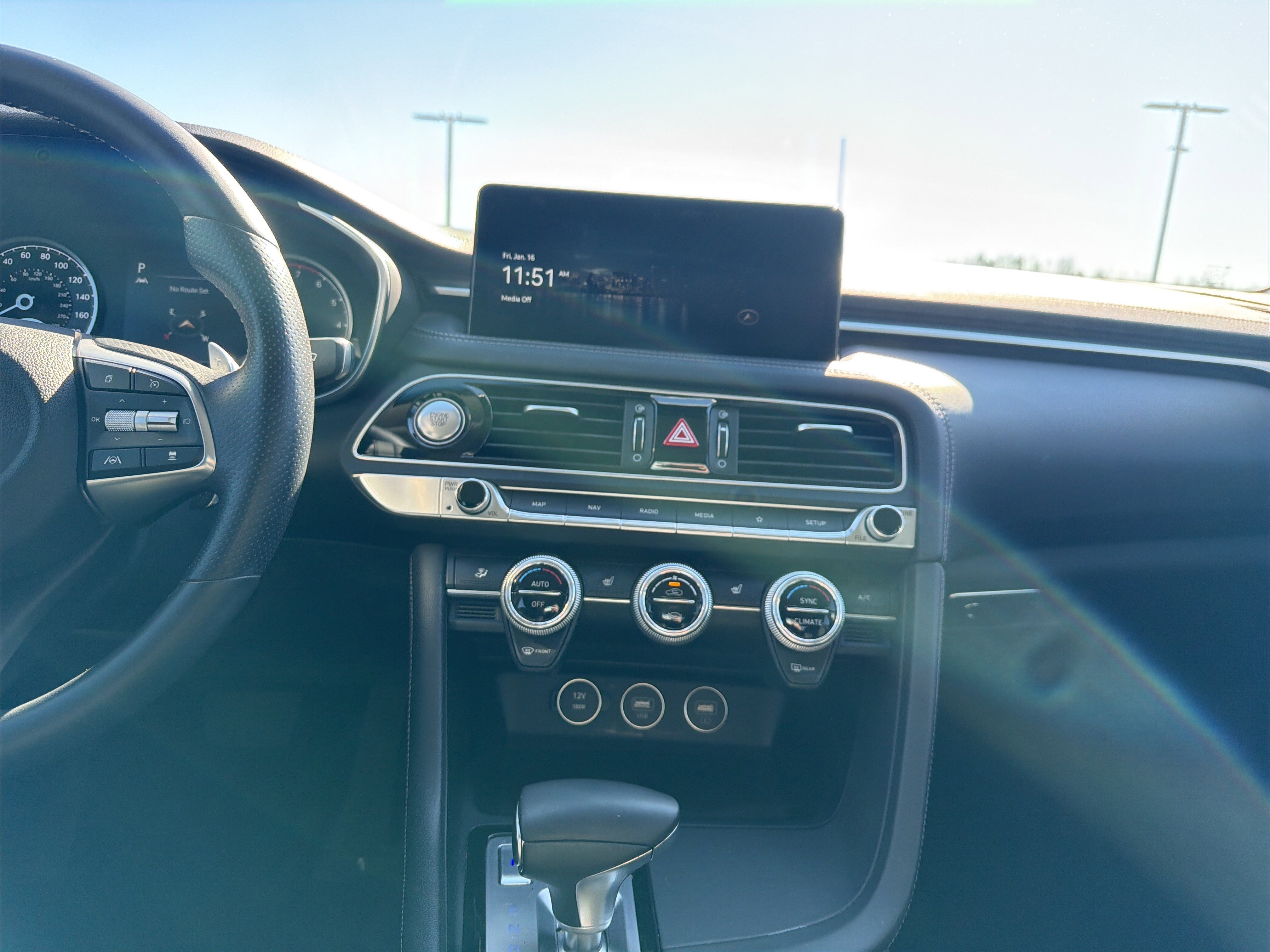 Used 2023 Genesis G70 2.0T image 29