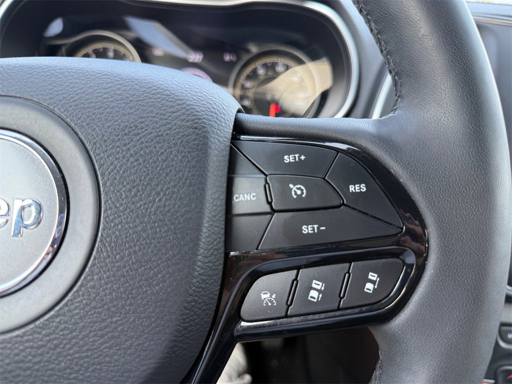 Used 2023 Jeep Cherokee Altitude Lux image 21