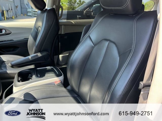 Used 2023 Chrysler Pacifica Touring-L image 30