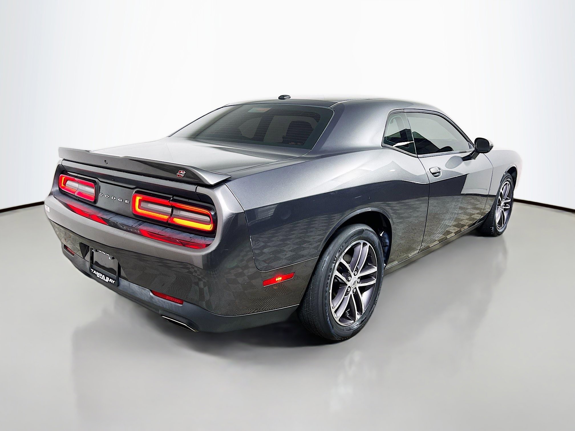 Used 2019 Dodge Challenger SXT image 4