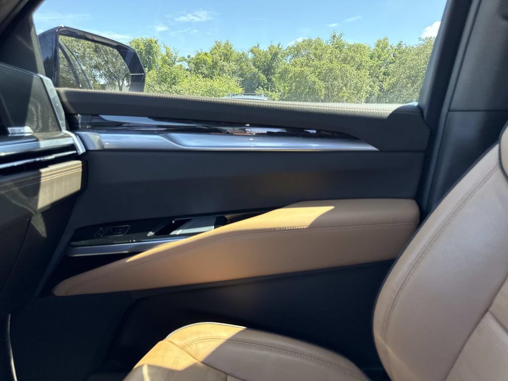 Certified 2025 Cadillac Escalade Premium Luxury w/ Touring Package AWD/4WD image 22