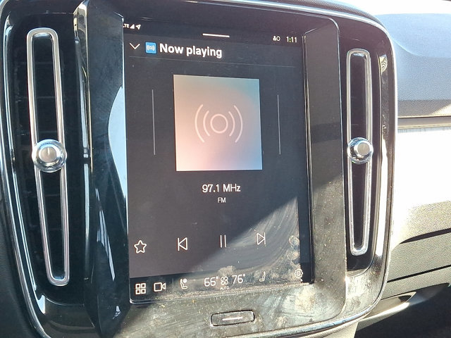 Used 2025 Volvo XC40 B5 Plus image 17