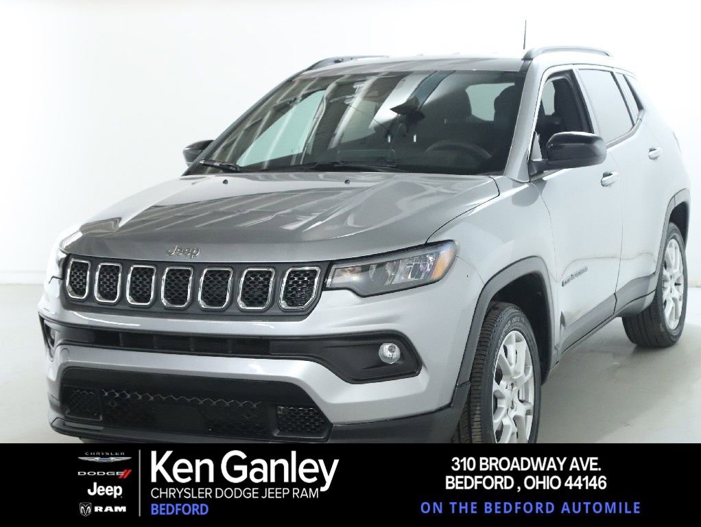 Used 2024 Jeep Compass Latitude image 1