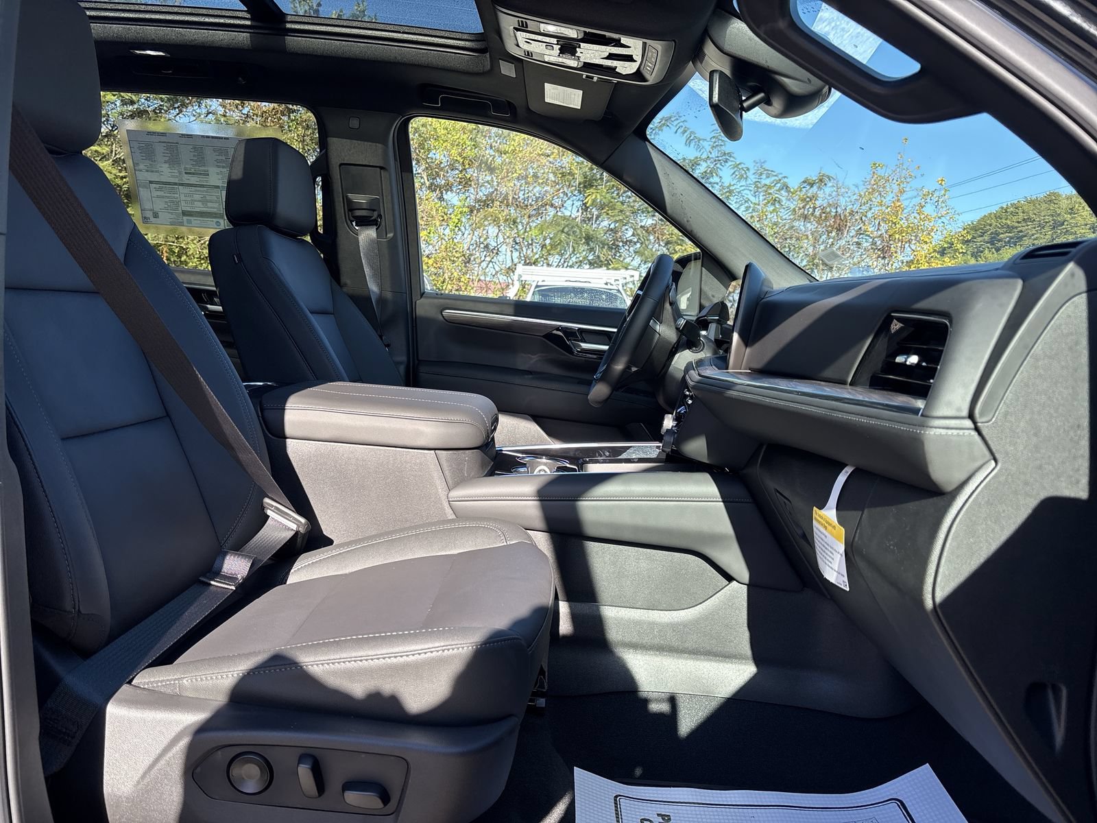 New 2026 Chevrolet Suburban Z71 w/ Comfort Package AWD/4WD image 28
