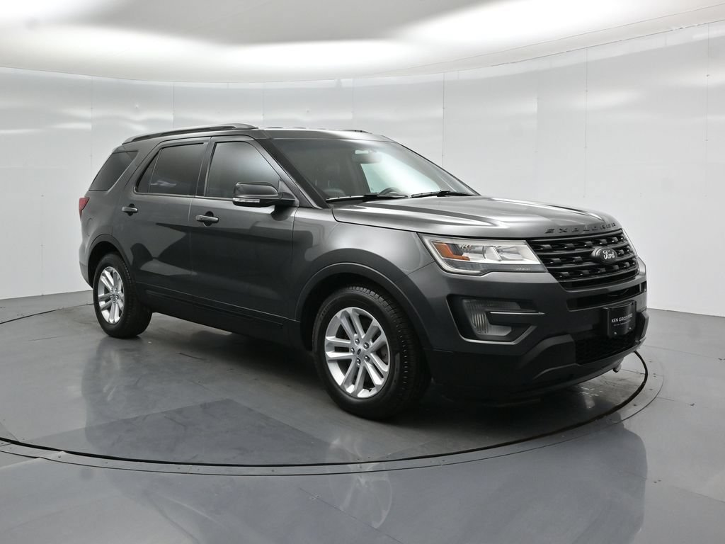 Certified 2017 Ford Explorer XLT w/ Equipment Group 202A FWD image 58