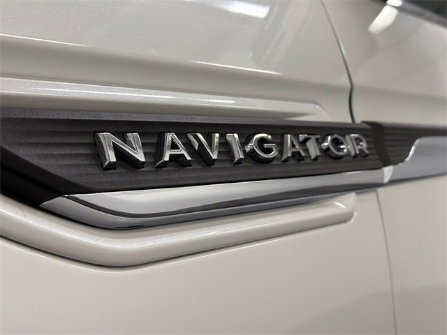 Used 2022 Lincoln Navigator L Reserve image 17