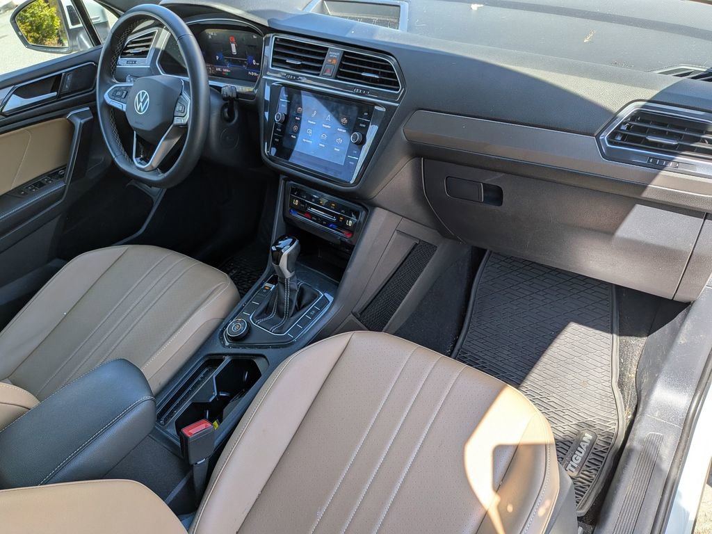 Used 2024 Volkswagen Tiguan SE AWD/4WD image 34