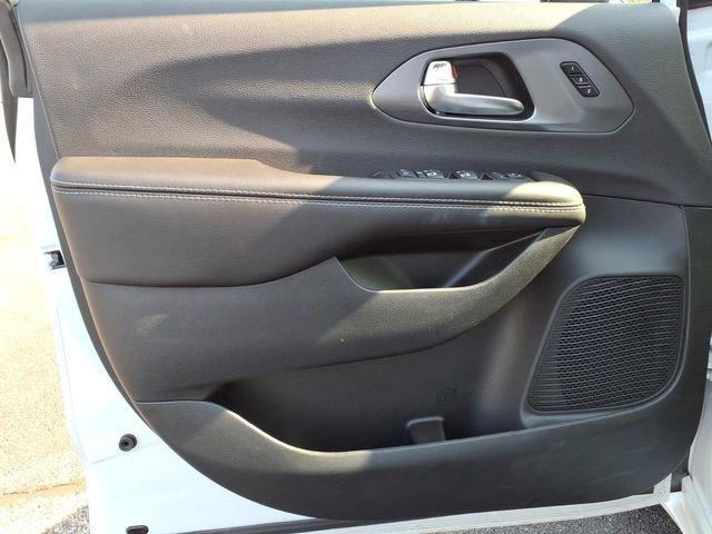 New 2026 Chrysler Pacifica Select image 10