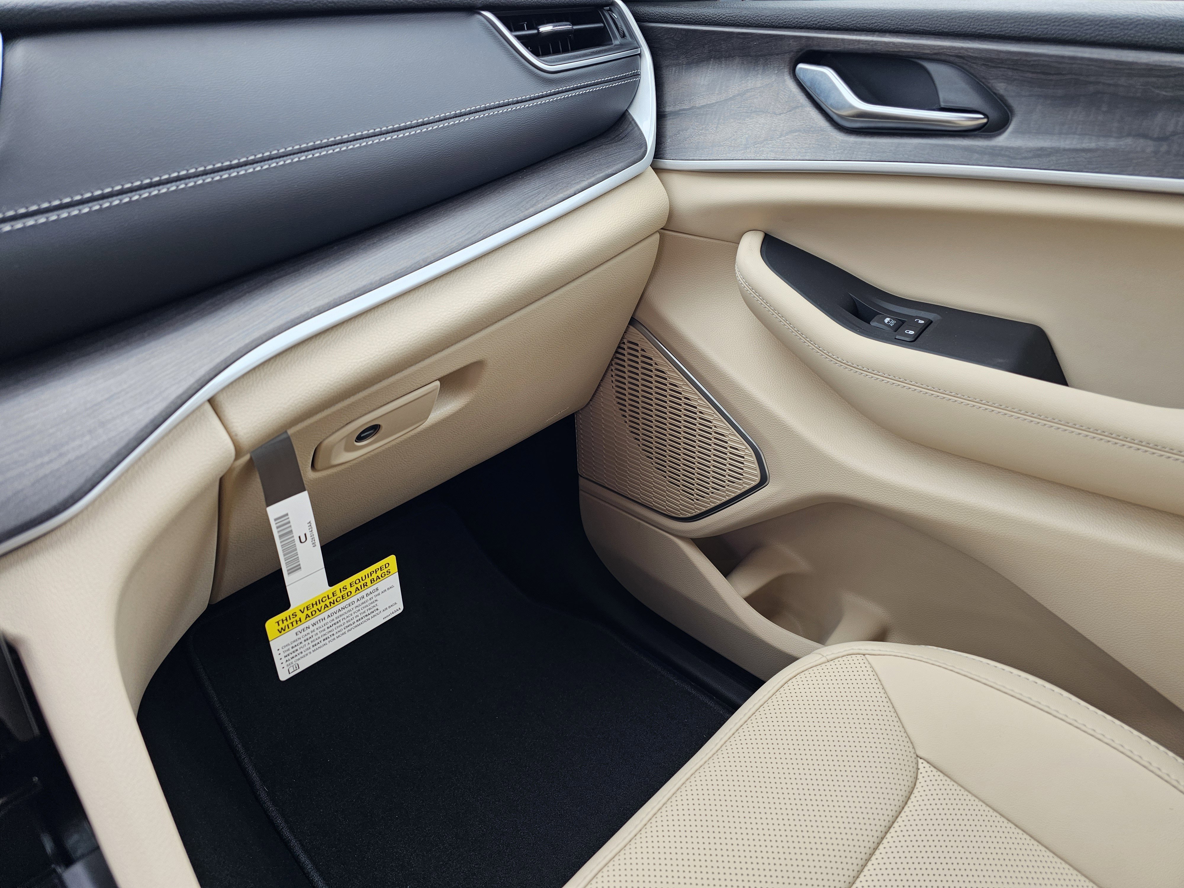 New 2025 Jeep Grand Cherokee Limited w/ Luxury Tech Group II image 26