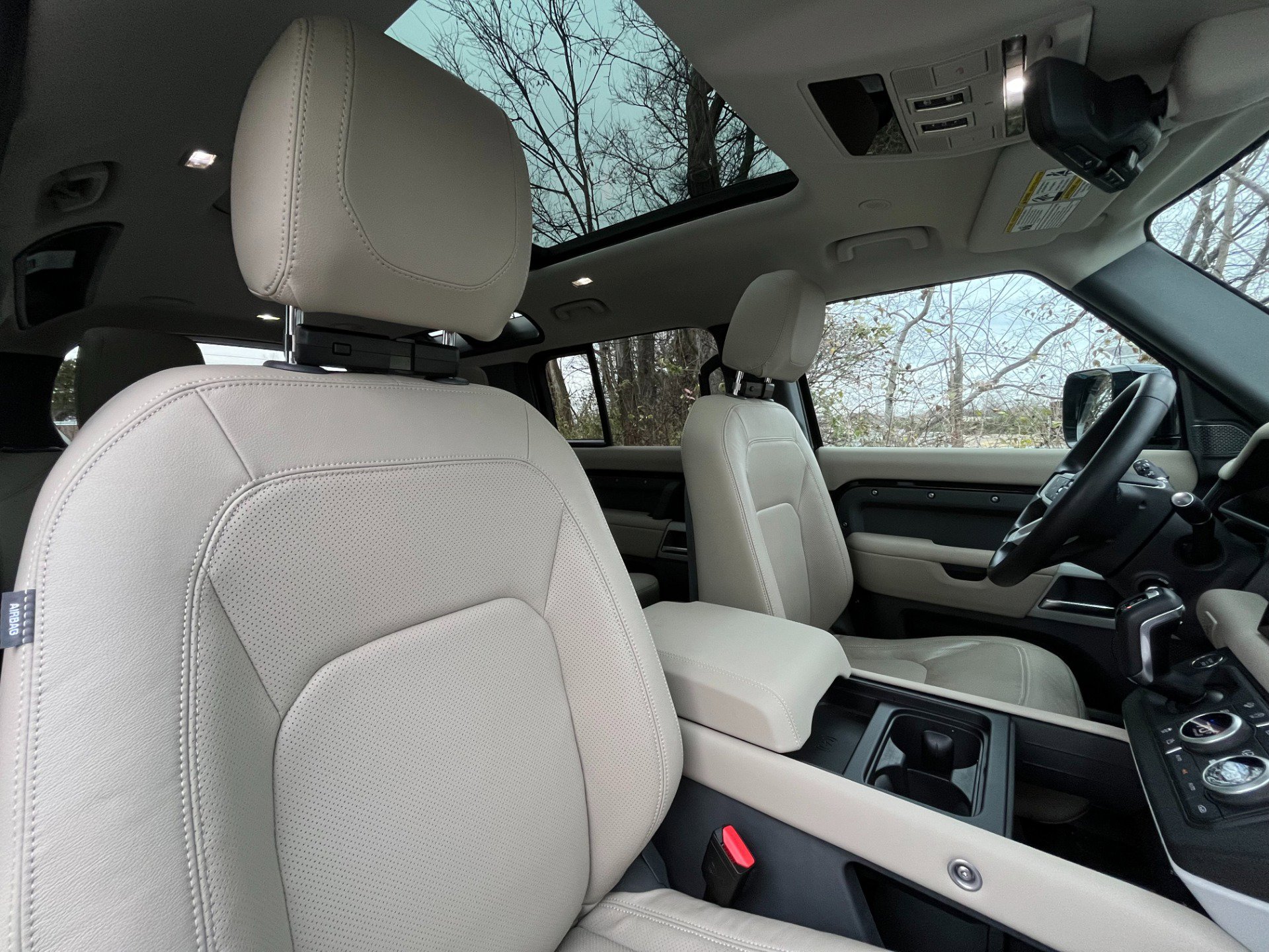 Used 2024 Land Rover Defender 110 SE image 18