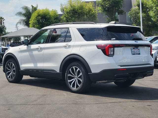 Used 2025 Ford Explorer ST-Line w/ Premium Package RWD image 2