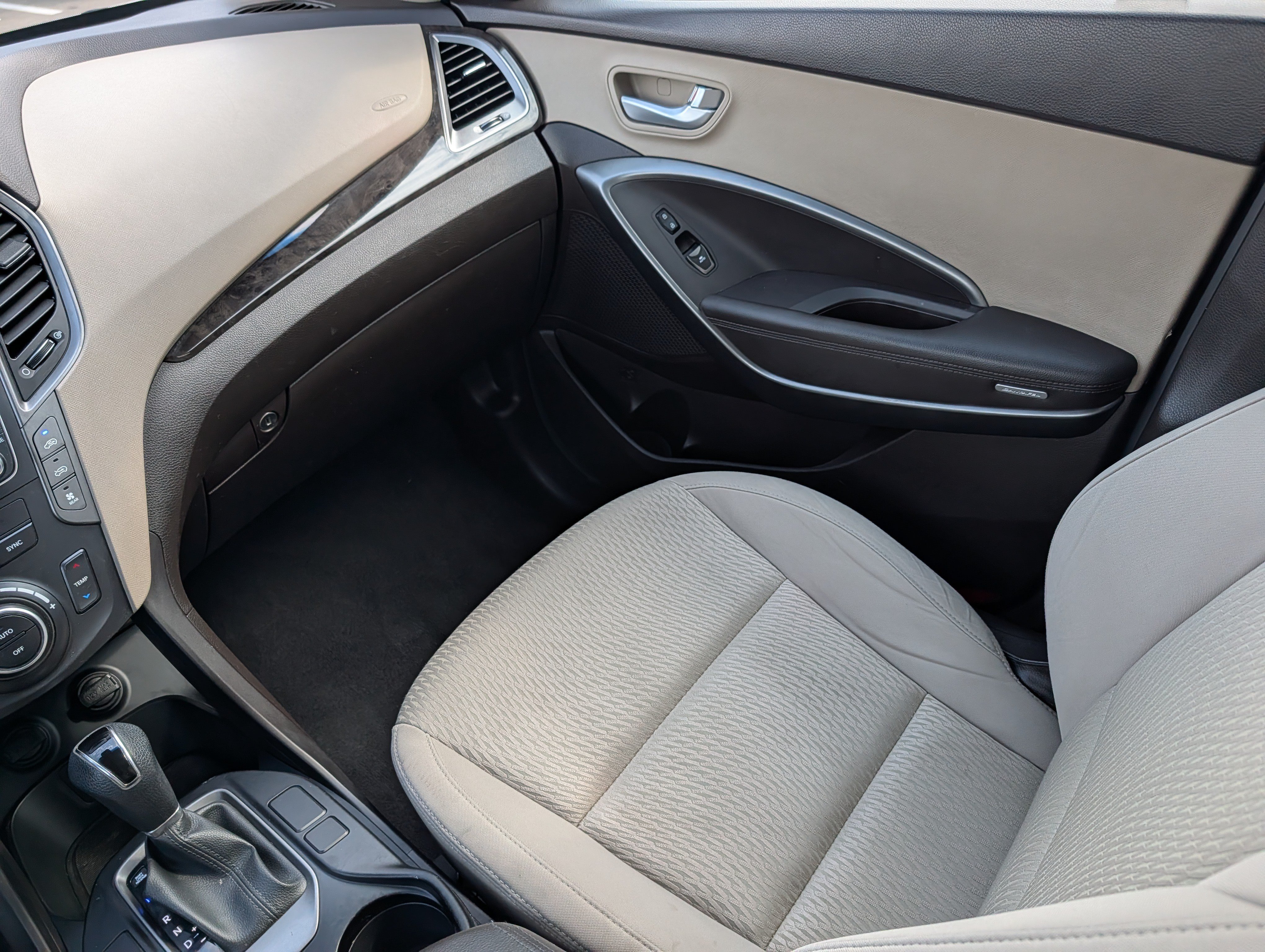 Used 2018 Hyundai Santa Fe SE AWD/4WD image 11